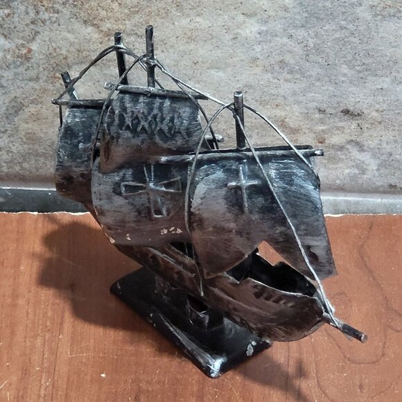 Vintage Pirate Ship Santa Maria Metal Boat Desk Shelf Decor - Picture 7 of 10